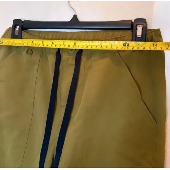 FIGS Technical Collection Scrub Pants – Olive Green (Women’s XS) - Picture 3 of 4